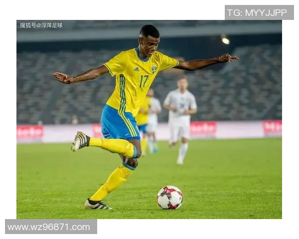 足球巨星分享日常自拍展现赛场外真实生活瞬间